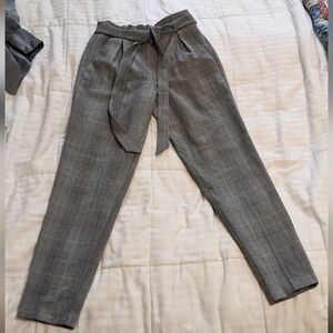 Flirtatious pleated plaid elastic waist pants with a fabric belt size small
